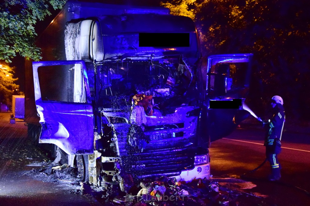 LKW Brand Koeln Rodenkirchen Gruenguertelstr P67.JPG - Miklos Laubert